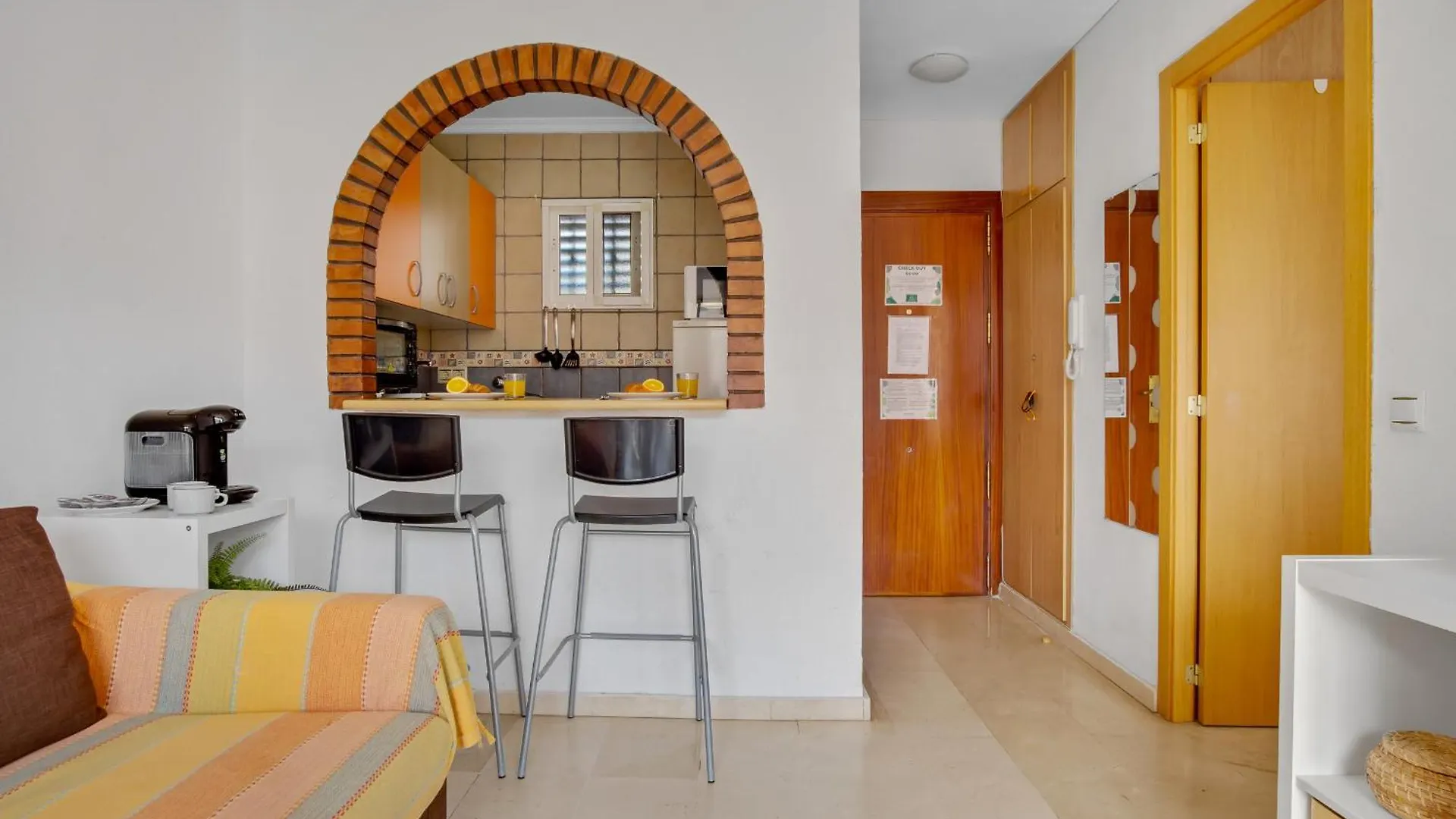 Apartamento Vistamarina B208 by IVI Real Estate Torremolinos España